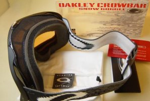 poipoi9009_img600x403_120350578508_oakley_crowber_carbon_persimmon_3.jpg