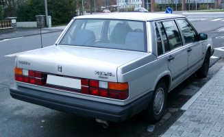 Volvo_740GL_rear_20071211.jpg