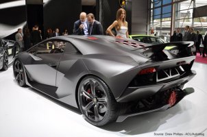 2-lamborghini-sesto-elemento.jpg
